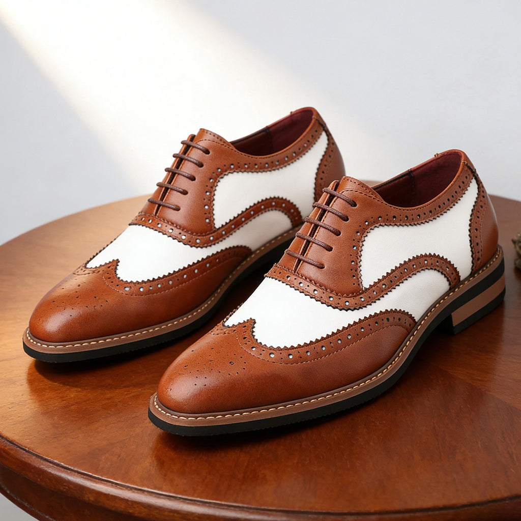 Freizeitschuhe mit Schnürung und spitzer Zehenpartie
