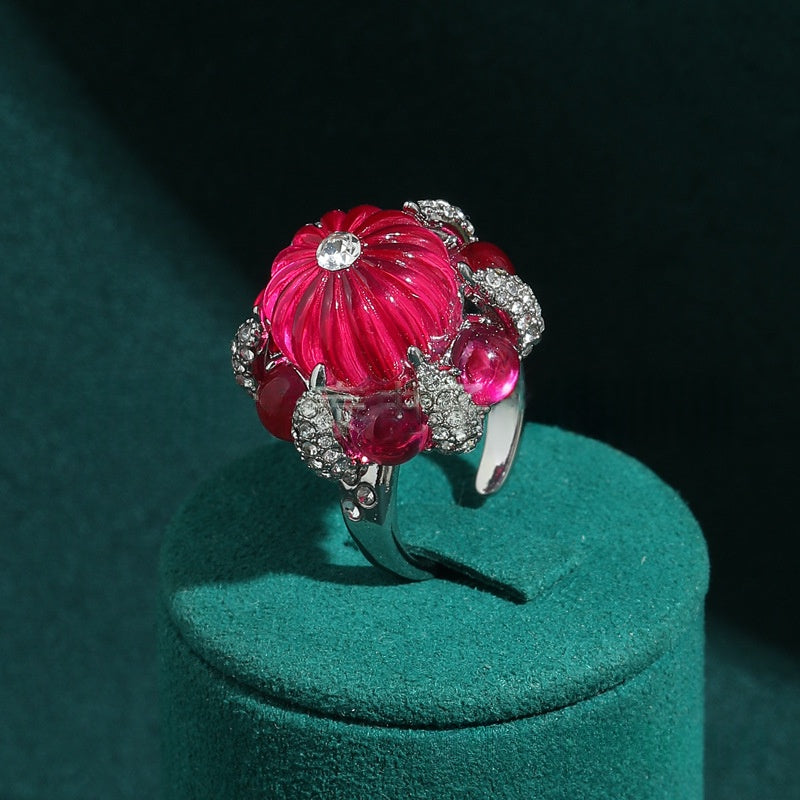 Vintage-Ring mit rotem Kristall und Achat