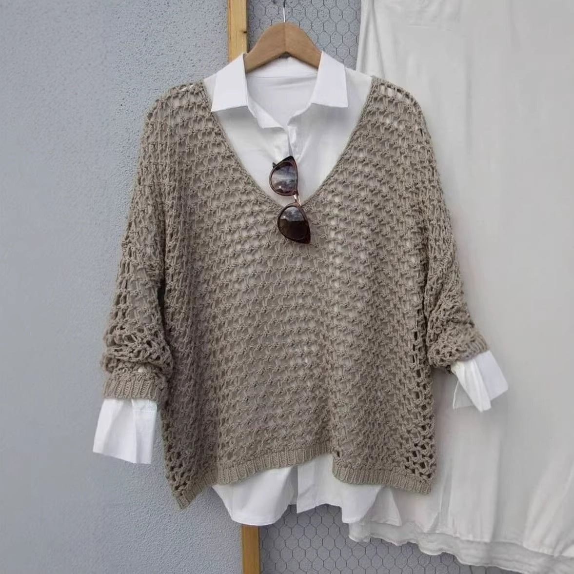 Relaxter Pullover mit Ausschnitt