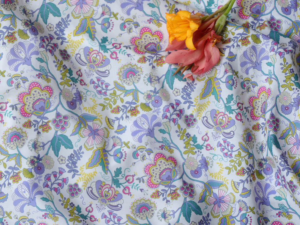 Bedruckter Baumwollstoff mit Blumenmuster – Bild 3 | LuxeStyle