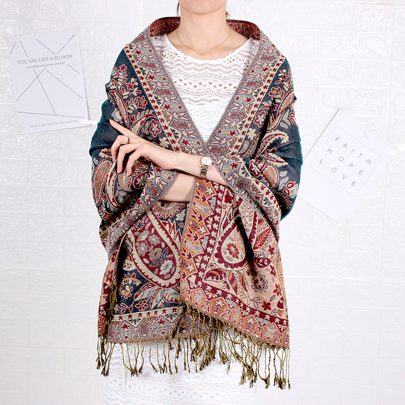 Jacquard Schal mit Cashew-Muster und Quasten