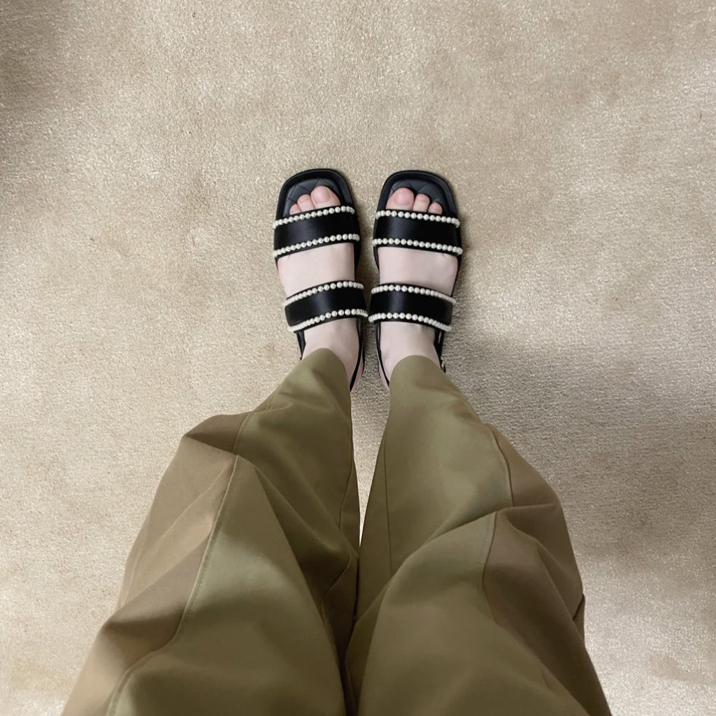 Sandalen mit Perlenriemen – Bild 4 | LuxeStyle