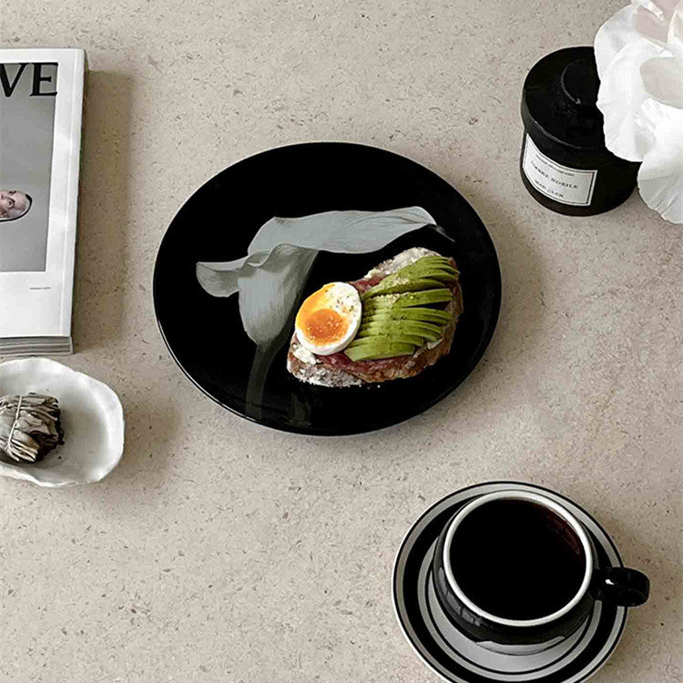 Keramikteller mit Calla-Lilien (9.5 Zoll) – Bild 2 | LuxeStyle