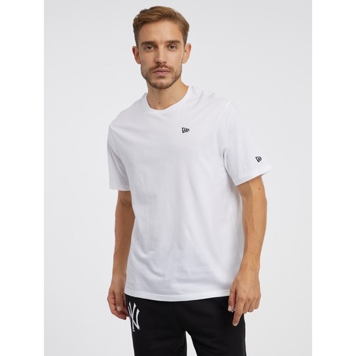 Kurzärmliges Sport T-Shirt New Era ESSENTLS TEE 60416745 Weiß – LuxeStyle Schweiz