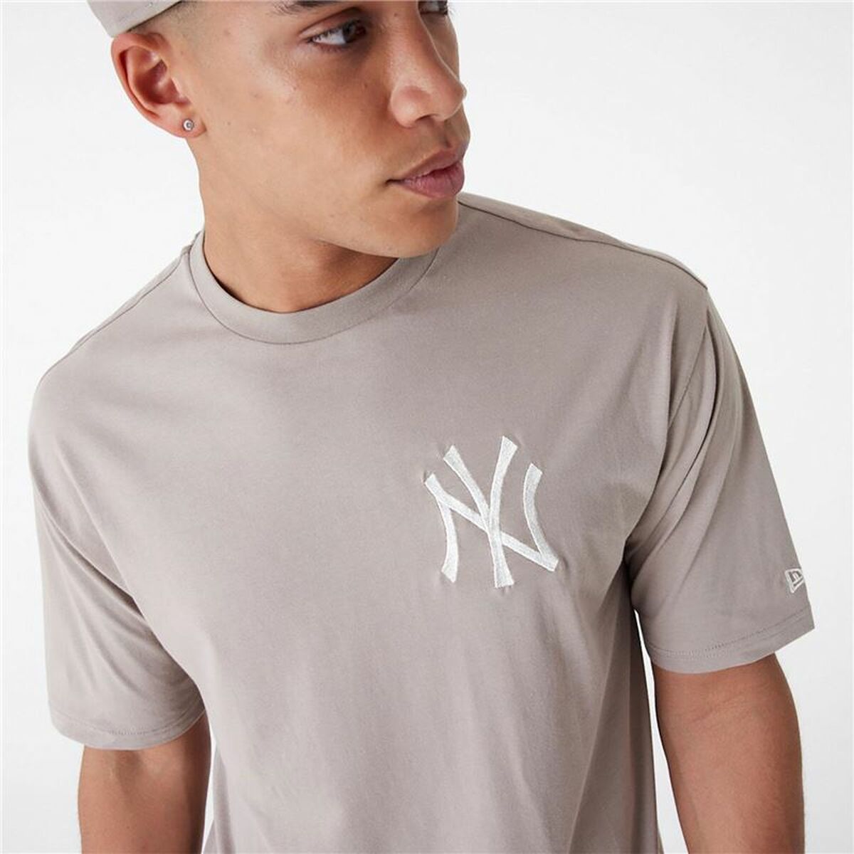 Hellbraunes Herren T-Shirt: Dein Basic für jeden Anlass.