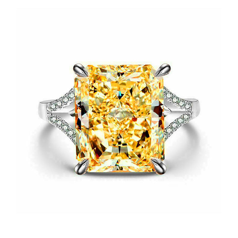 Eleganter Zirkonring mit Vier-Krappenfassung