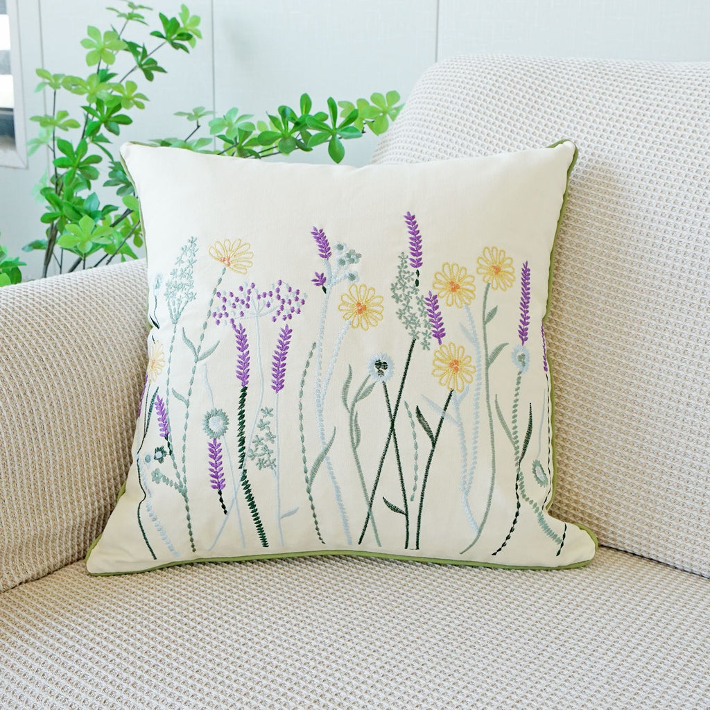 Blumenkissenhülle mit Stickerei