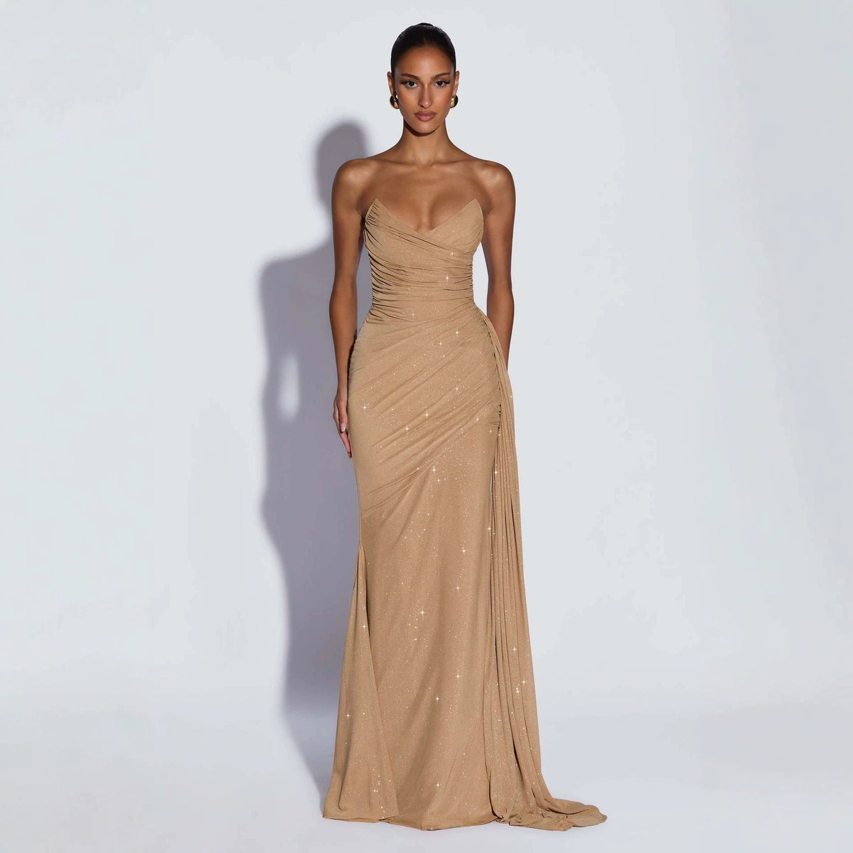 Glänzendes, trägerloses Abendkleid mit Taillenschnürung – Bild 9 | LuxeStyle