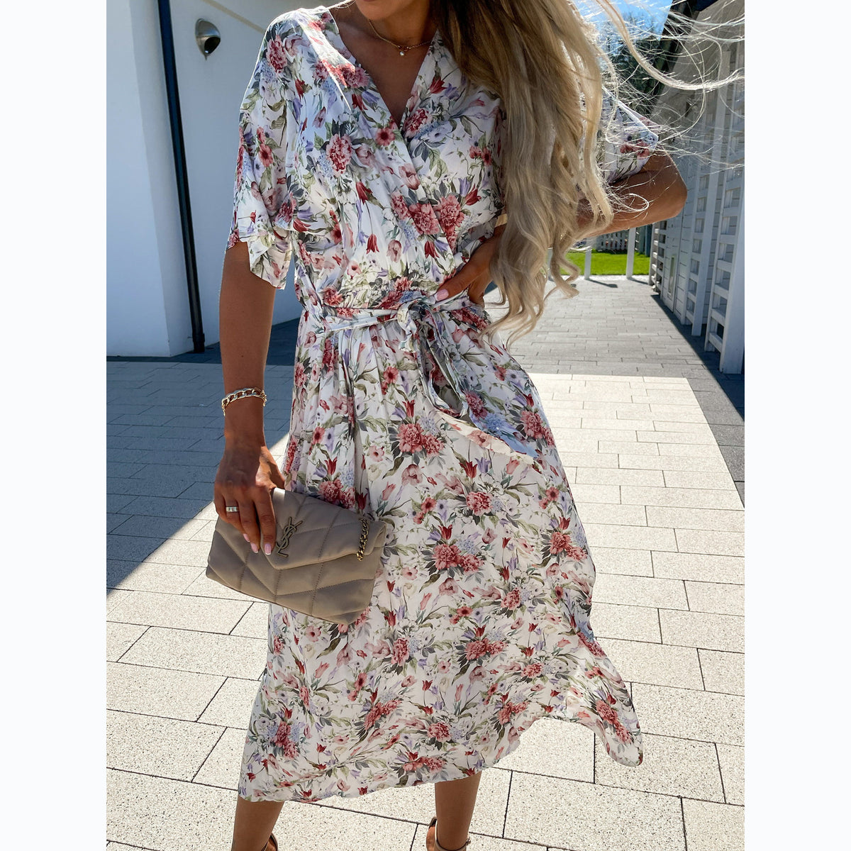 Geblümtes V-Ausschnitt Kleid mit definierter Taille – Bild 7 | LuxeStyle