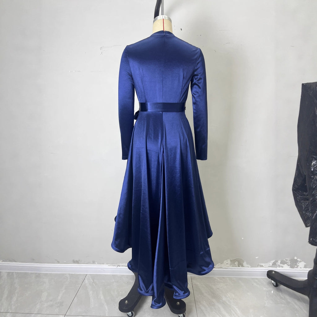 Elegantes Satin-Abendkleid mit V-Ausschnitt – Bild 2 | LuxeStyle