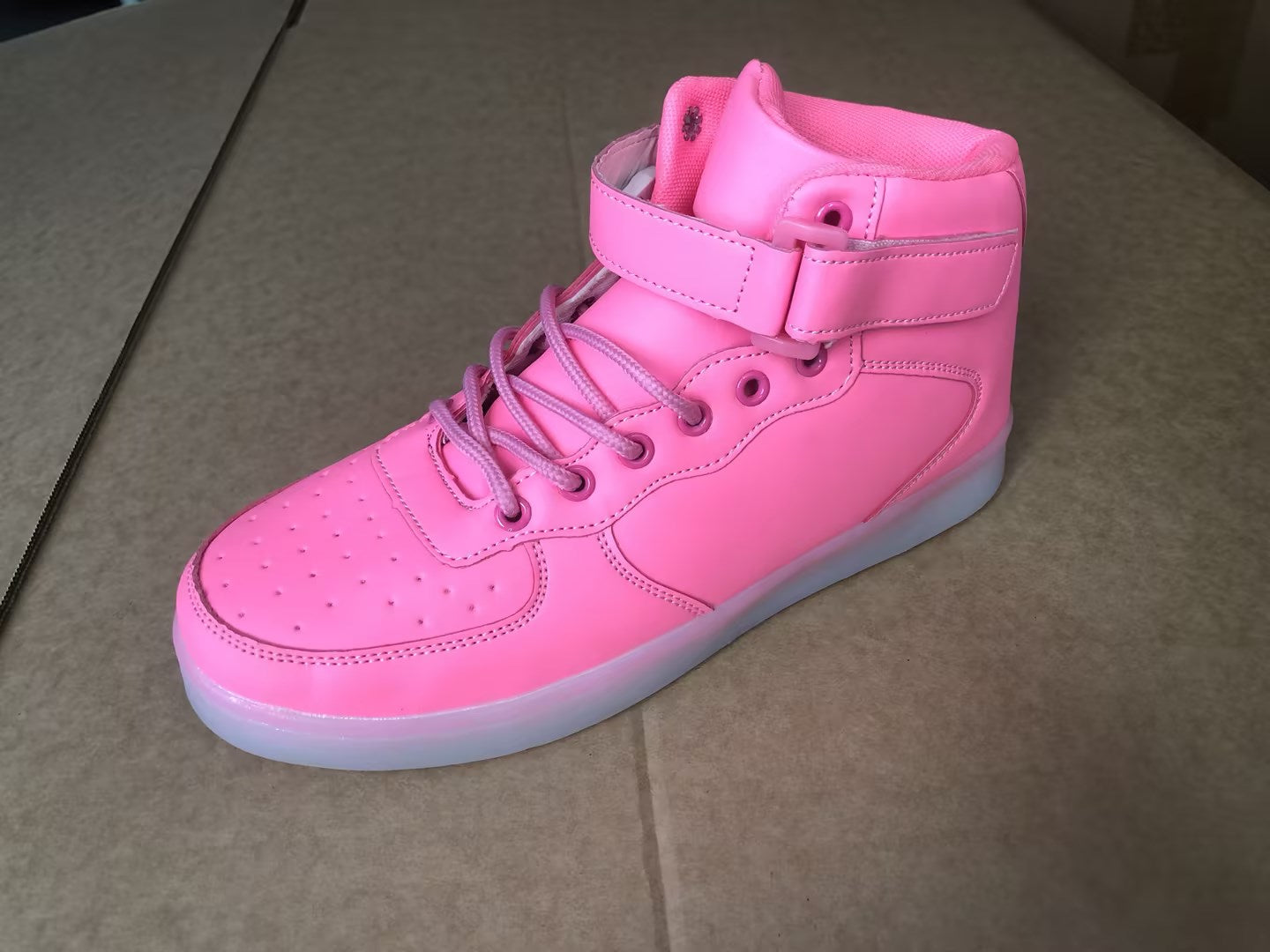 Leuchtende Kinder-Sneaker mit USB-Ladefunktion