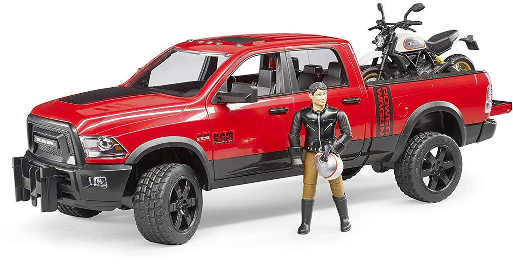 RAM 2500 Power Wagon mit Scrambler Ducati Desert Sled u. Fahrer – Bild 1 | LuxeStyle