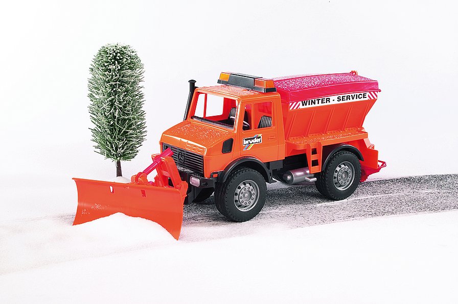 MB Unimog-Winterdienst mit Räumschild