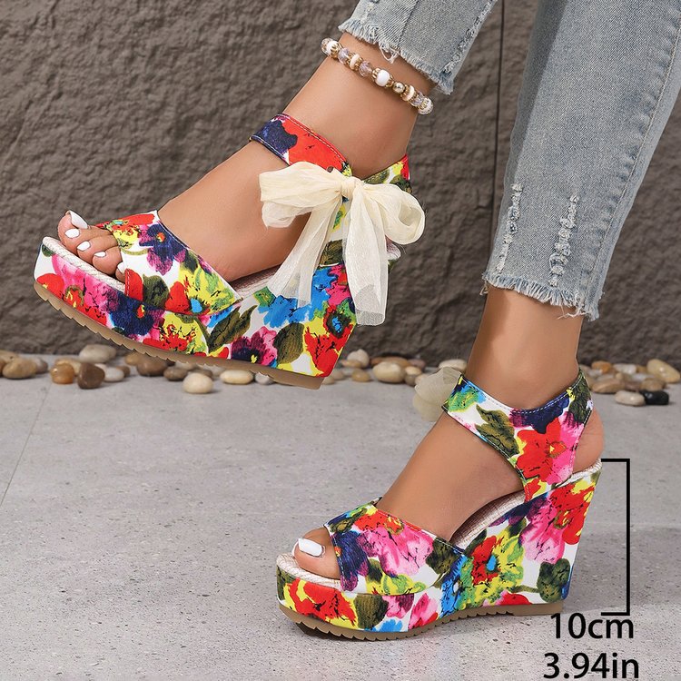 Sommer-Sandalen mit Schnürung