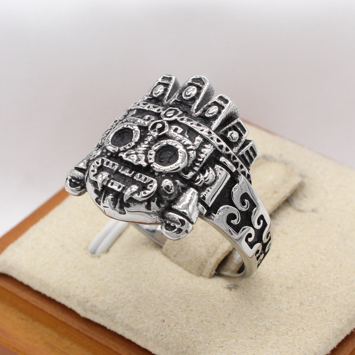 Titanstahlring mit Roboter-Alien-Design – Bild 3 | LuxeStyle