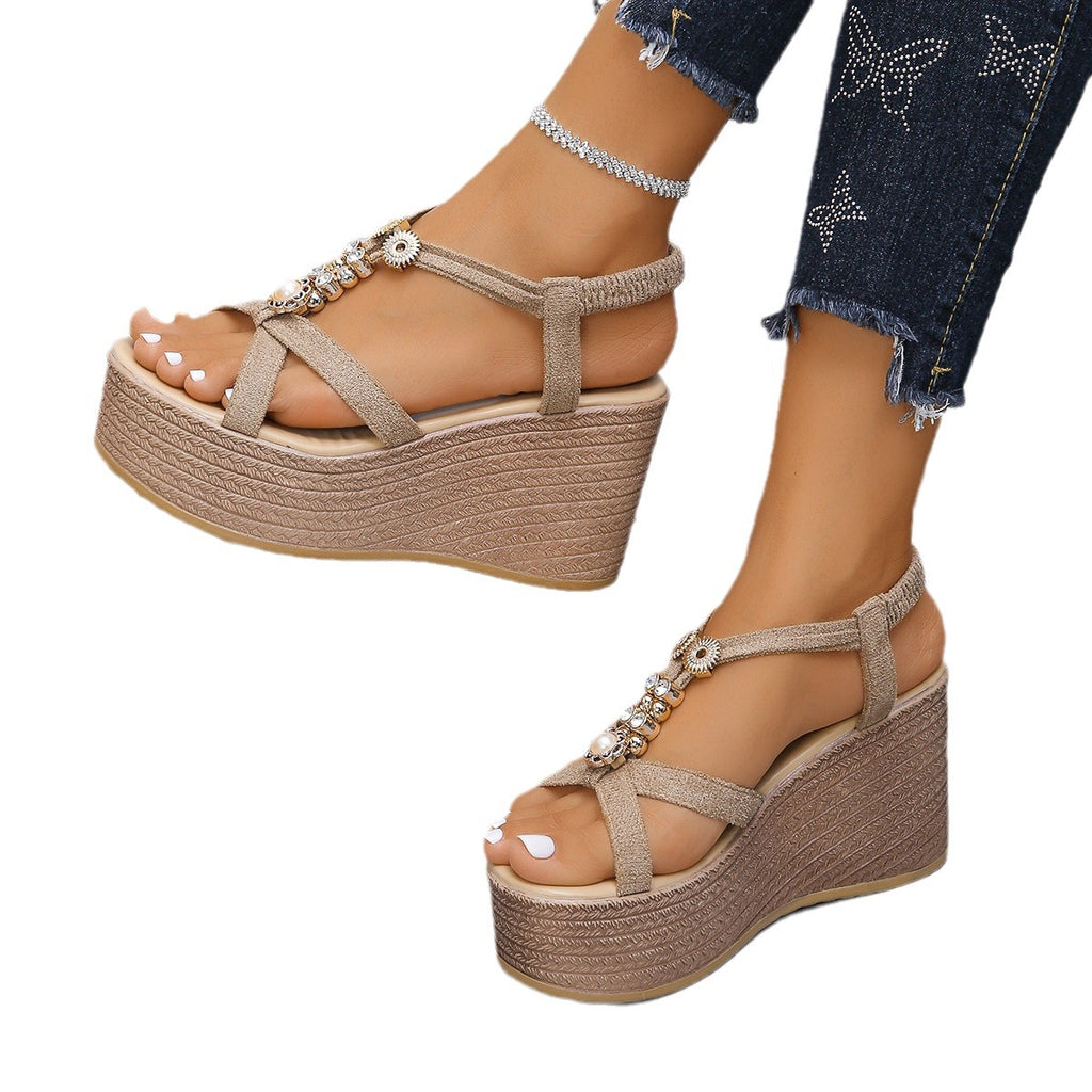 Handgemachte Keilsandalen mit Perlen – Bild 6 | LuxeStyle