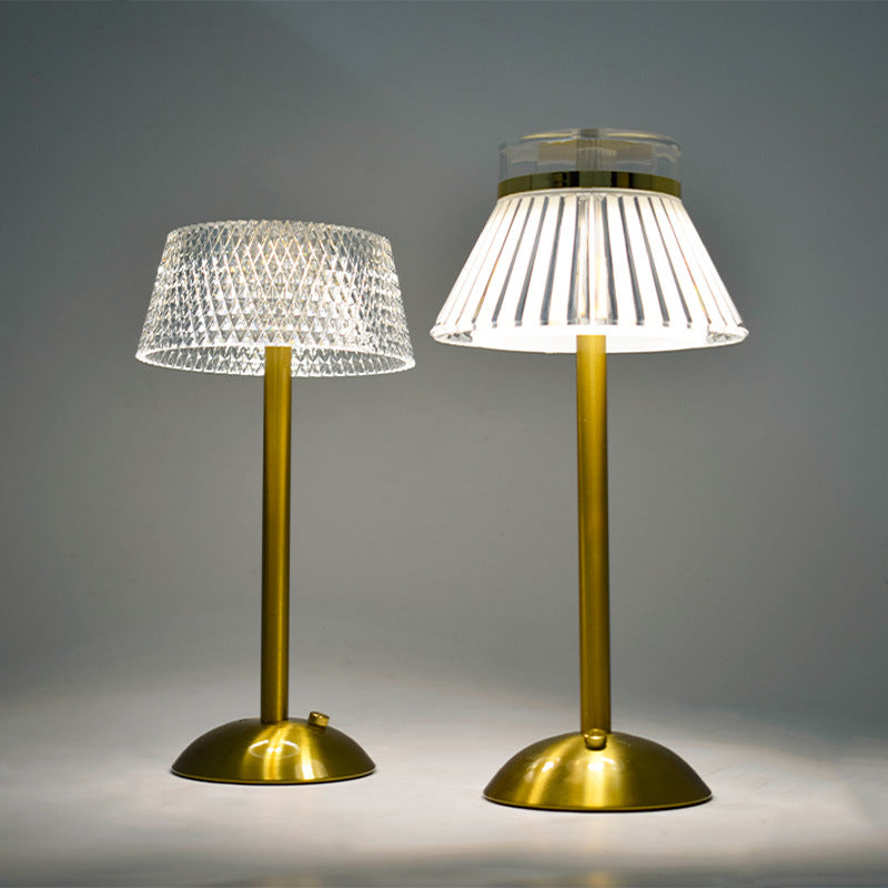 Retro Nachttischlampe mit USB-Ladefunktion – Bild 2 | LuxeStyle