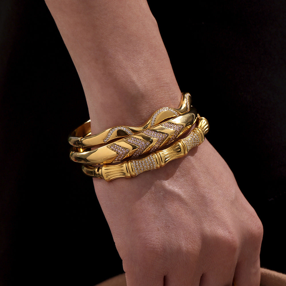 Armreif mit geometrischen Zirkonia-Akzenten – Bild 5 | LuxeStyle