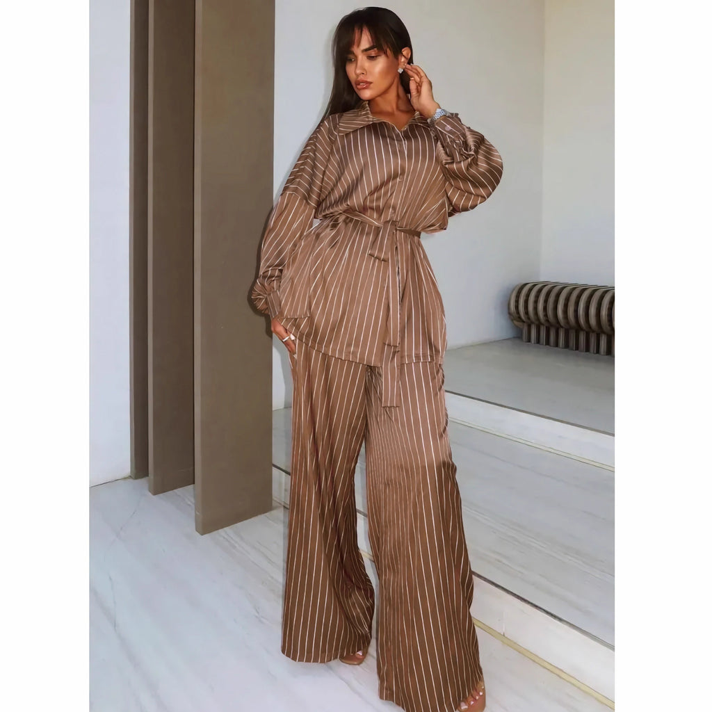 Gestreiftes Zweiteiler-Set mit Cardigan & Hose