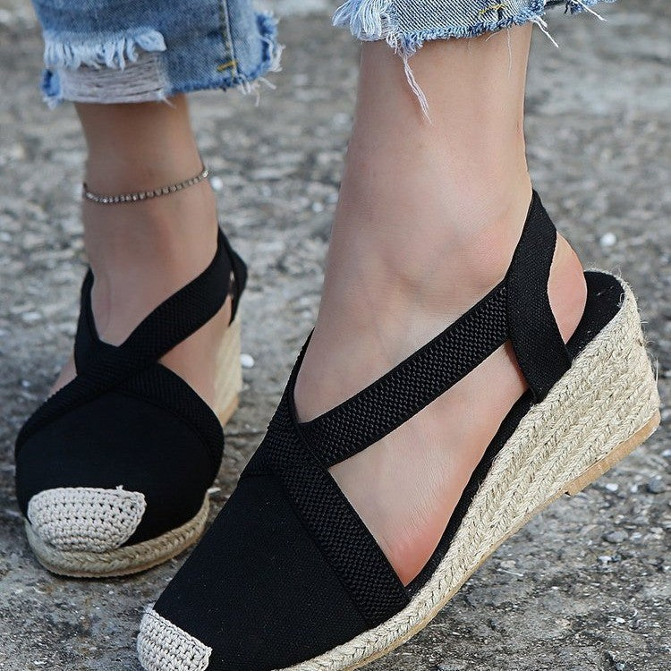 Keilsandalen mit Stroh-Details – Bild 1 | LuxeStyle
