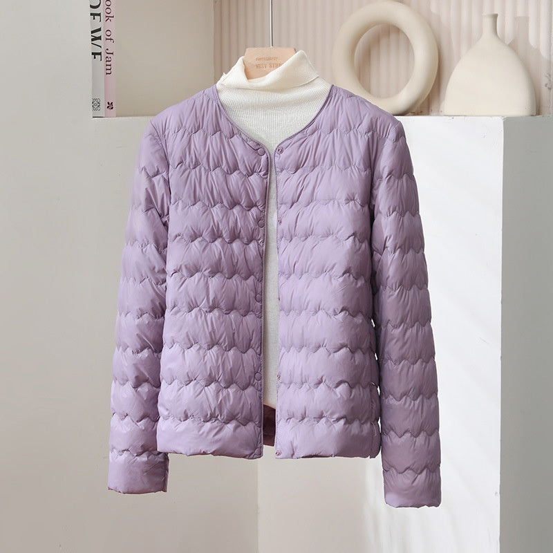 Kurze Steppjacke mit gerafftem Rundhals – Bild 3 | LuxeStyle