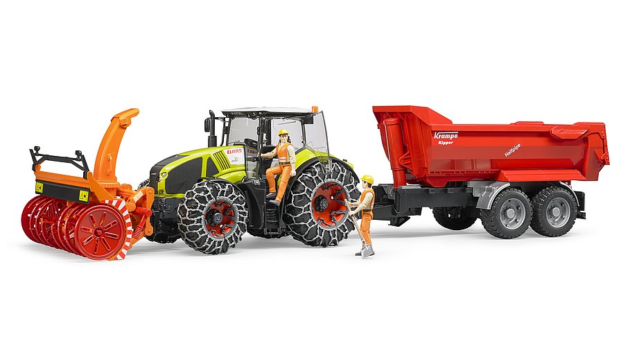 Claas Axion 950 mit Schneeketten und Schneefräse