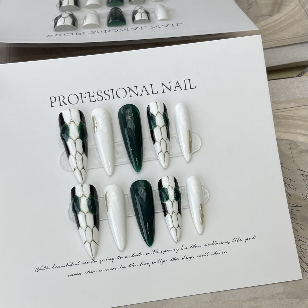 Nagel-Set Schlangenkopf-Design