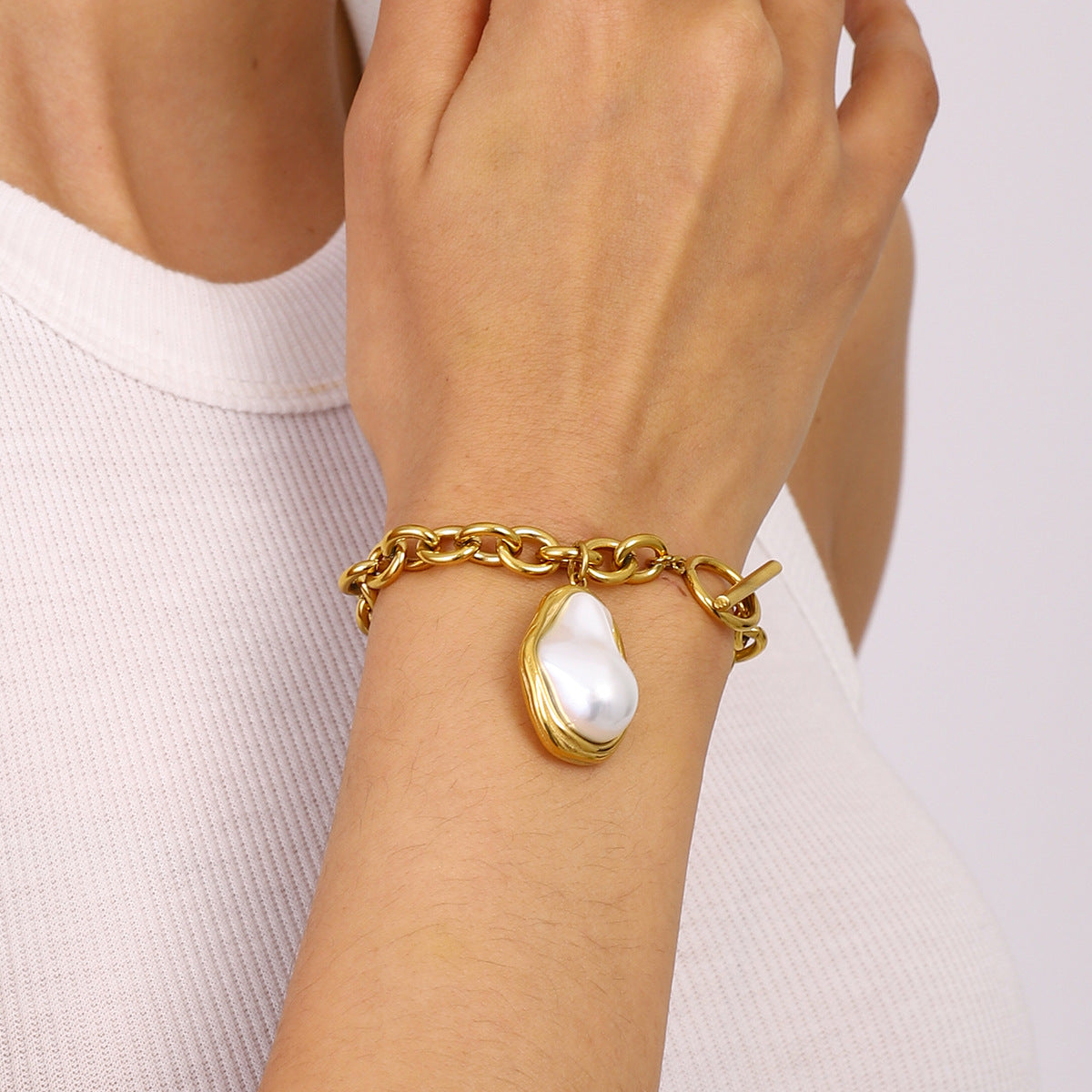 Stilvolles Armband aus vergoldetem Edelstahl – Bild 4 | LuxeStyle