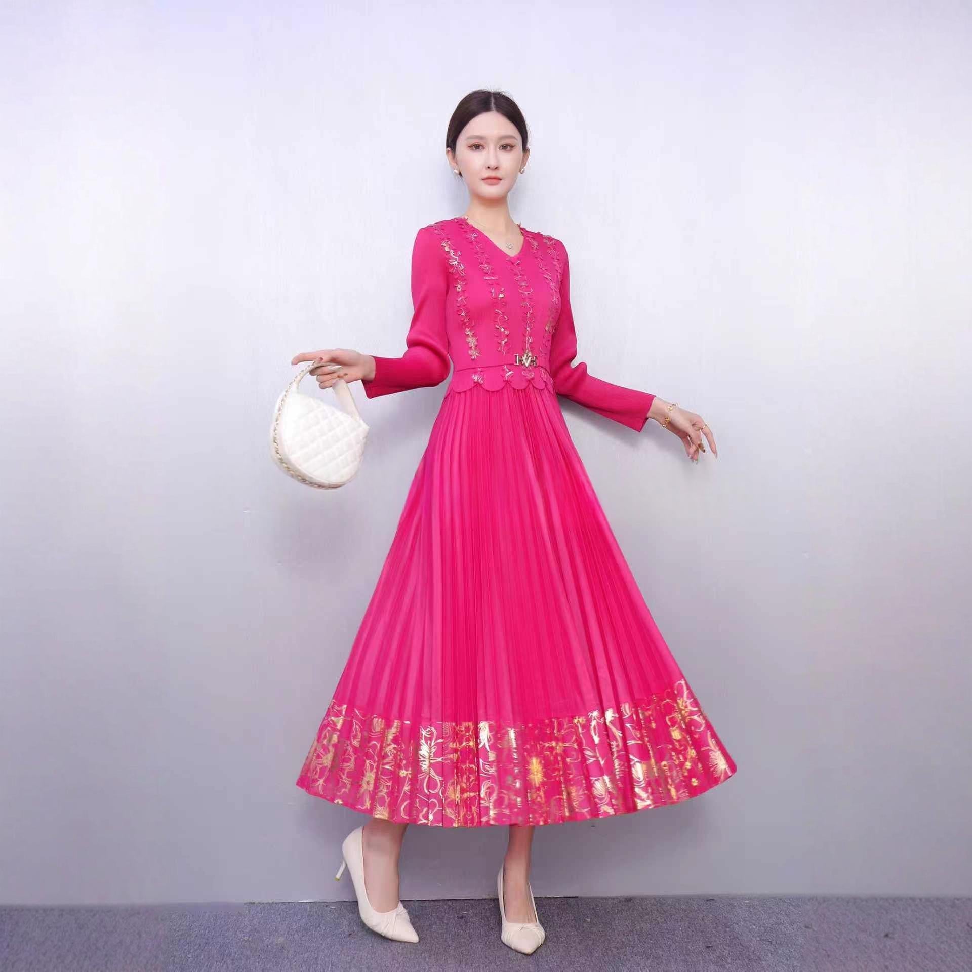 Elegantes, locker geschnittenes Kleid
