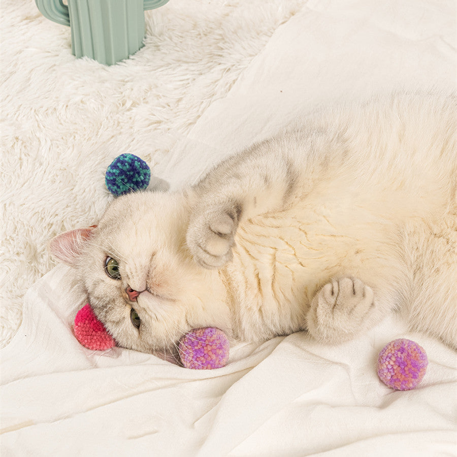 Leises Katzen-Haarball-Spielzeug – Bild 5 | LuxeStyle