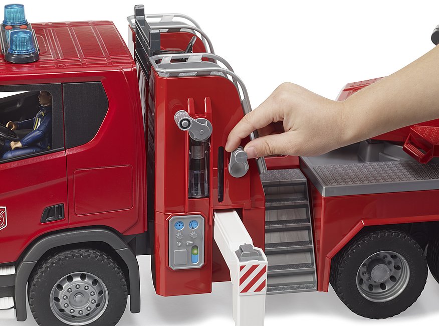 Scania Super 560R Feuerwehr mit Drehleiter, Wasserpumpe und Light – Bild 1 | LuxeStyle
