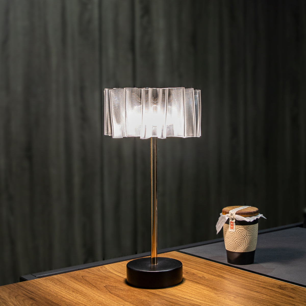 Aluminium Tischlampe mit Touch‑Schalter – Bild 6 | LuxeStyle