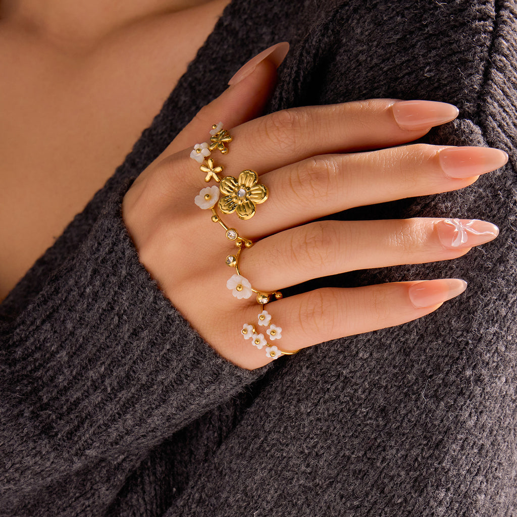 Eleganter Blumenring aus 18K vergoldetem Edelstahl