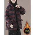 Kurze wattierte Jacke mit Karomuster
