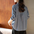 Schlankes Damen-Hemd mit Revers und Streifen – Bild 1 | LuxeStyle