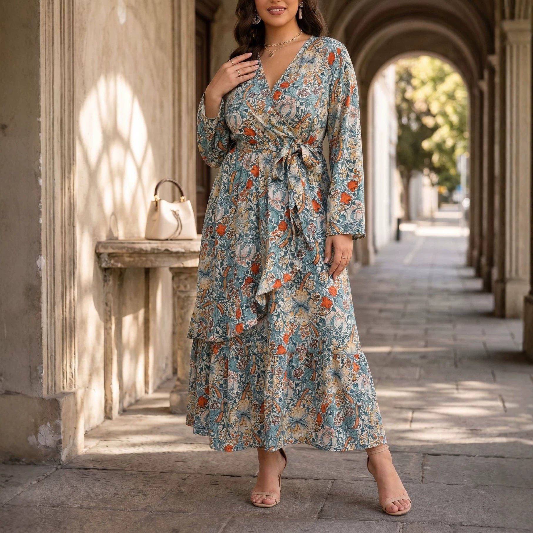 Maxikleid mit Retro-Print für kurvige Frauen