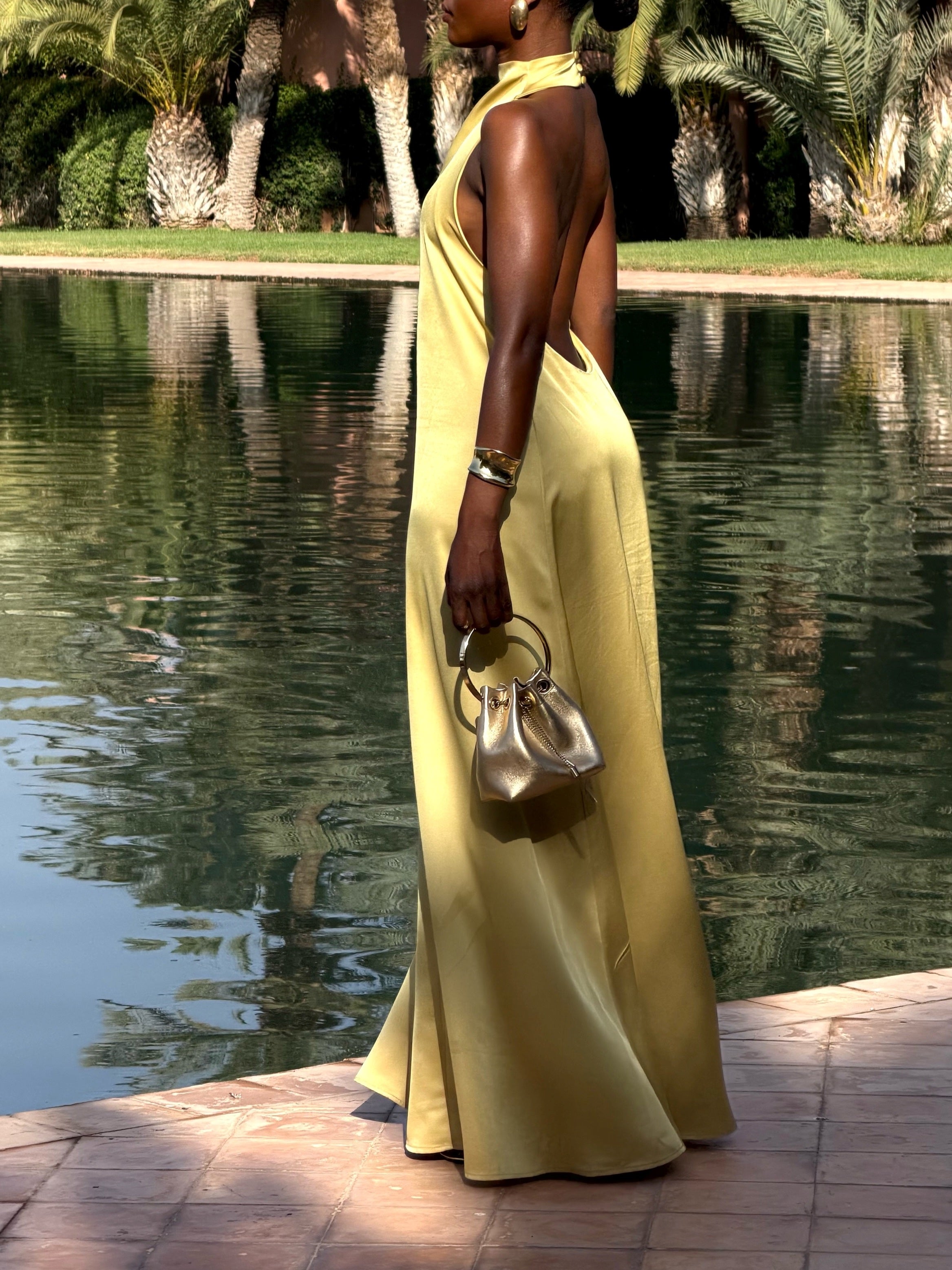 Satin-Maxi-Kleid mit offenem Rücken