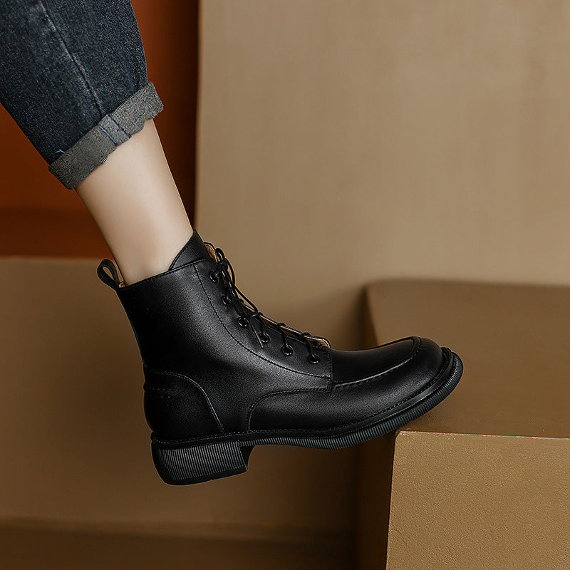 Martin Boots aus Leder mit Schnürung