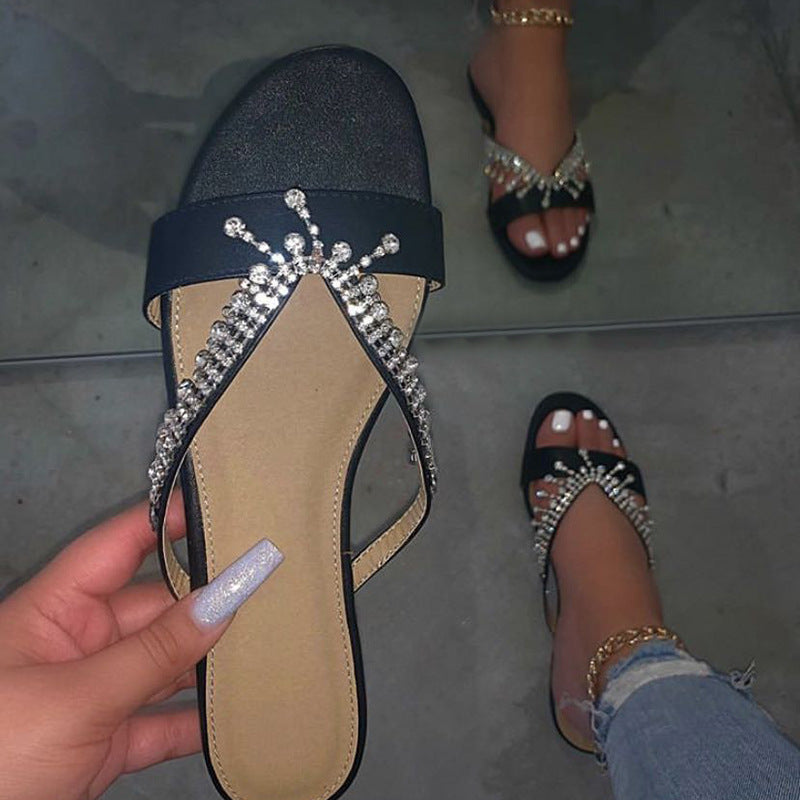 Flache Sandalen mit Perlen und Steinen – Bild 7 | LuxeStyle