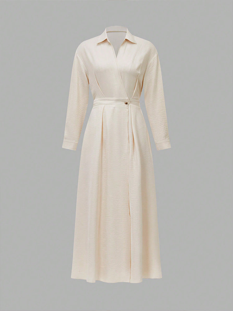 Elegantes, langes Hemdblusenkleid mit ausgestelltem Saum
