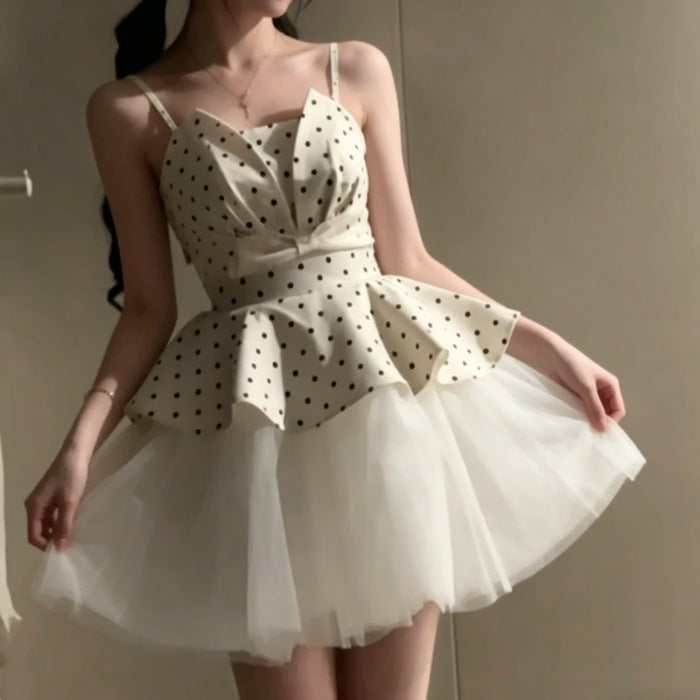 Voluminöses Tüllkleid mit Taillenbetonung
