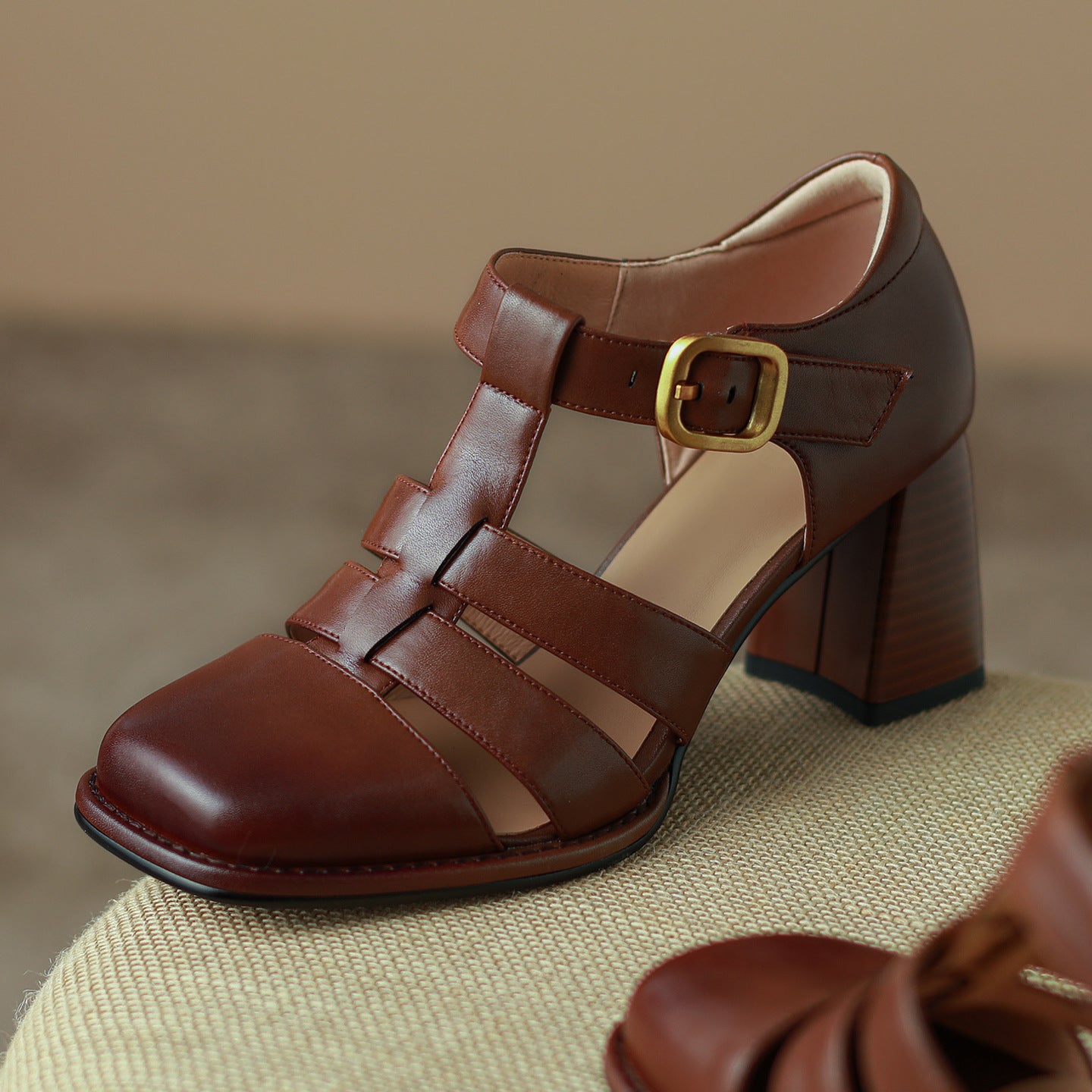 Vintage Sandalen mit T-Riemen und Blockabsatz