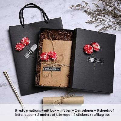 Geschenkbox im Retro-Stil mit Rosen oder Calla