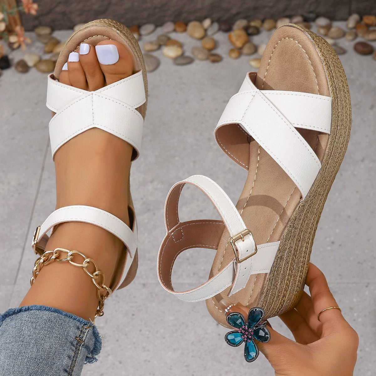 Weite Absatz-Sandalen mit Riemchen und Schnalle – Bild 6 | LuxeStyle