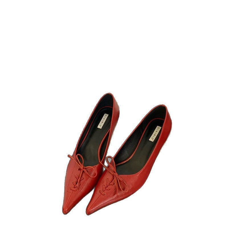 Spitze Pumps mit Stilettoabsatz und Schleife