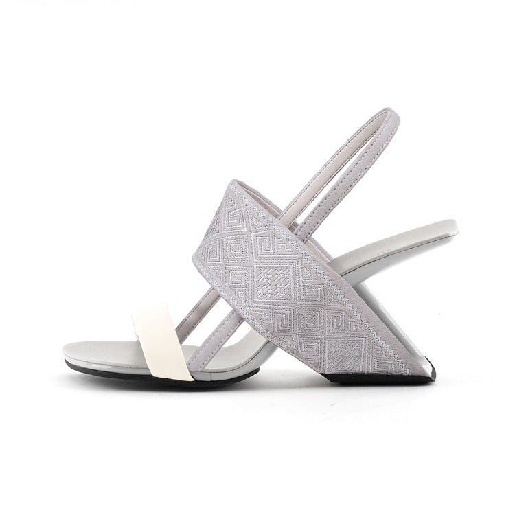 Bestickte Sandalen im Ethno-Stil – Bild 4 | LuxeStyle