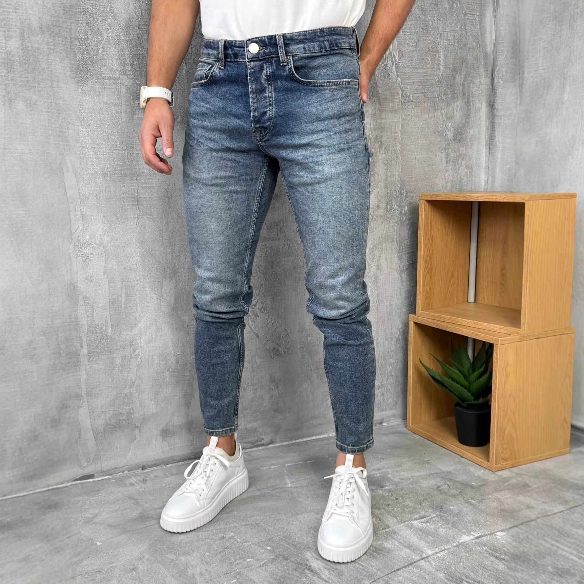 Retro Slim-Fit Jeans