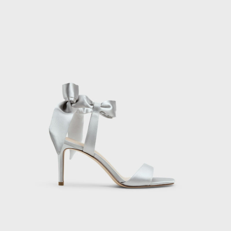 Satin-Sandalen mit Schleife