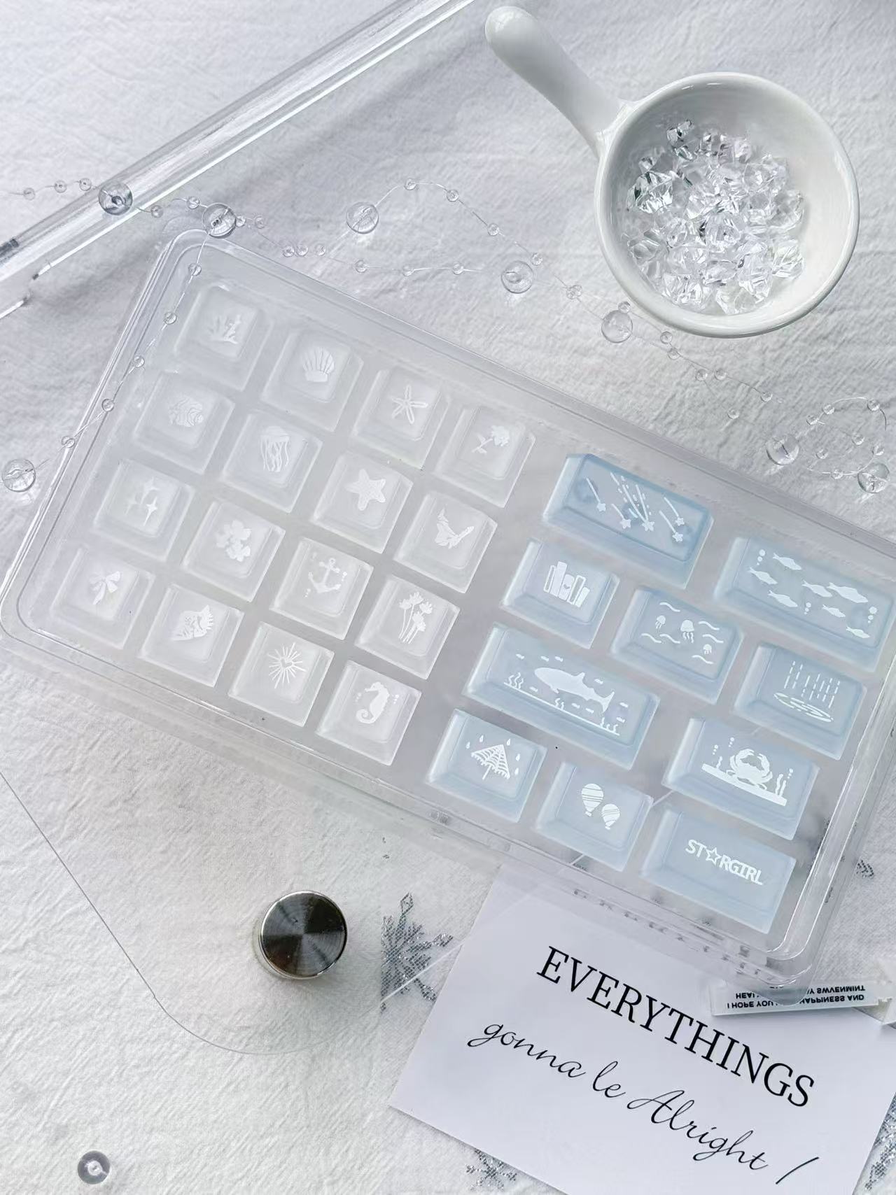 Sleeke blaue Tastenkappen, transparentes Design