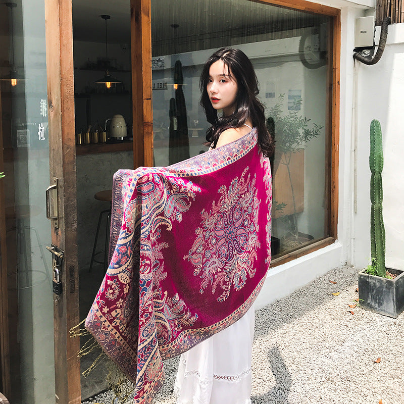 Jacquard Schal mit Cashew-Muster und Quasten